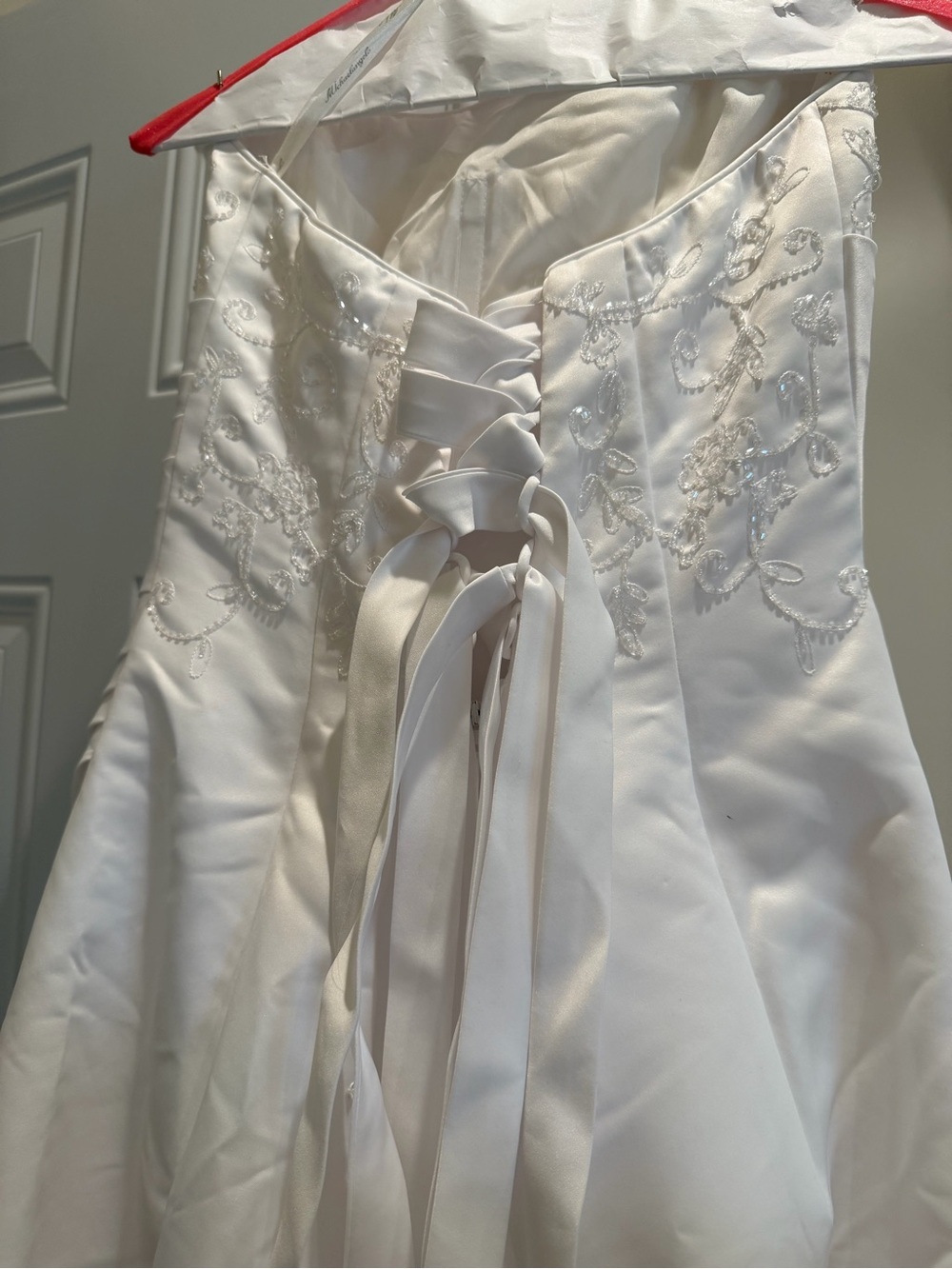 White Lace-Up Satin Wedding Dress